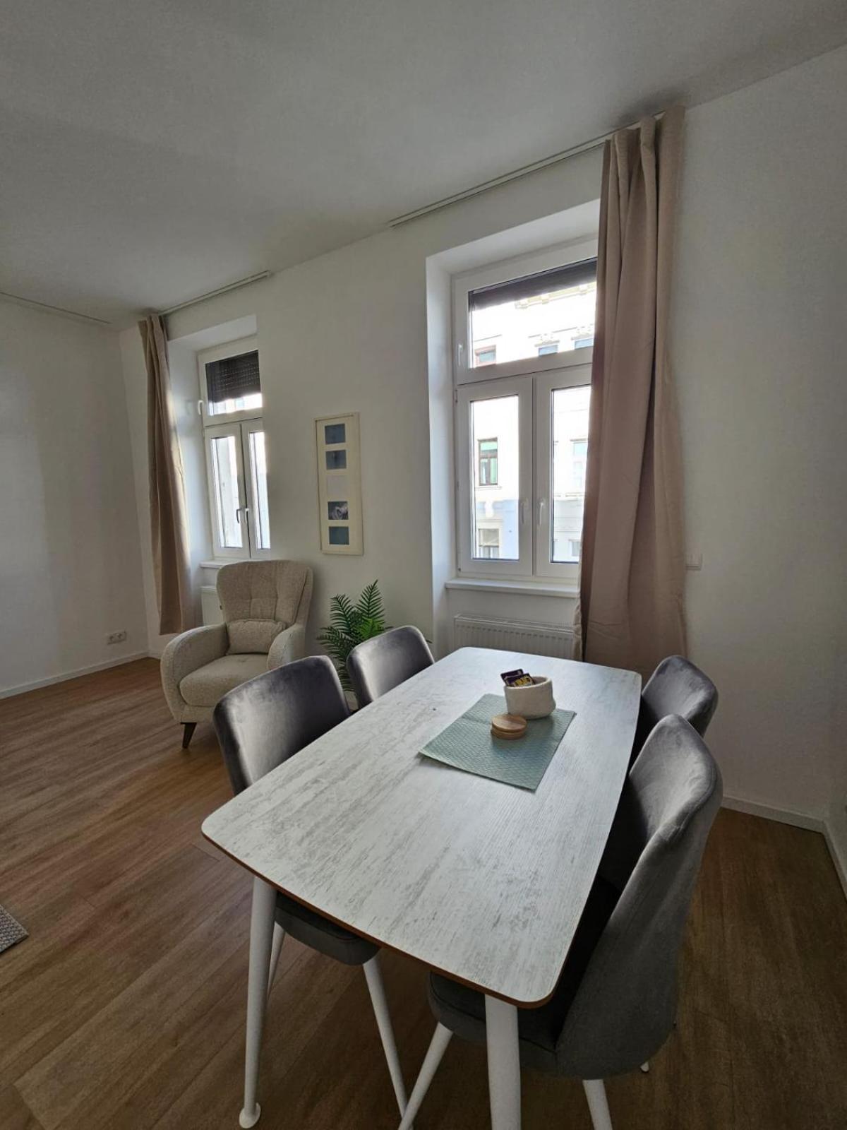 Appartement Cozy And Quit 1170 Vienne Extérieur photo